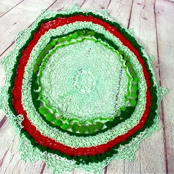 Hand knitted crocheted holiday Christmas doily - Picture 4 of 5